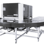 Table de retour pour machines d’ébavurage – Convoyage automatique des pièces Table de retour 180° pour convoyage automatique des pièces après ébavurage