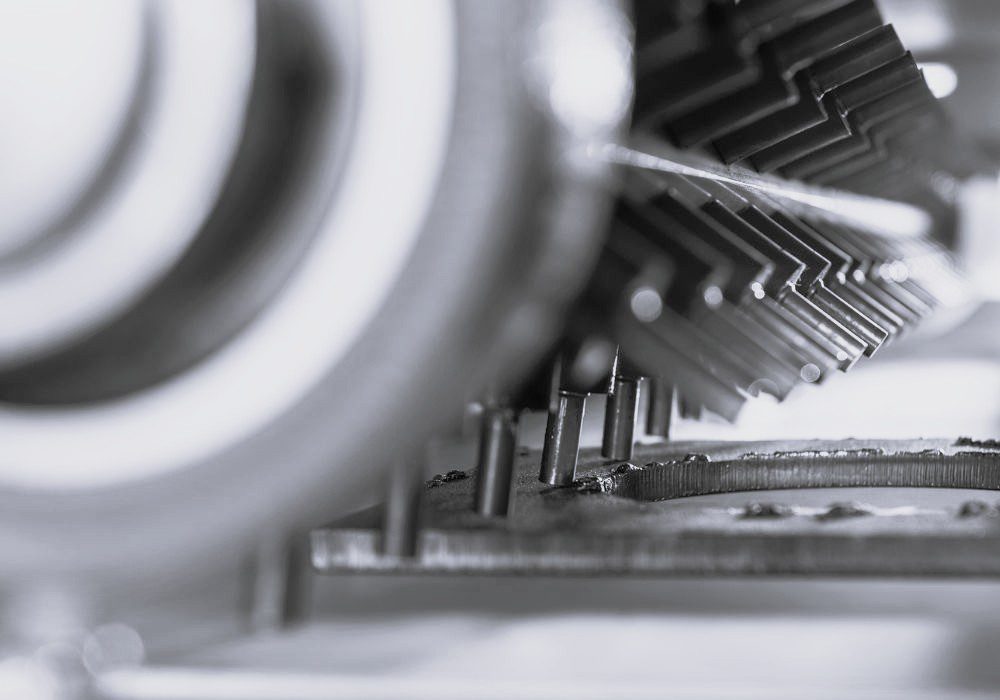Machine d’ébavurage pour la tôlerie industrielle